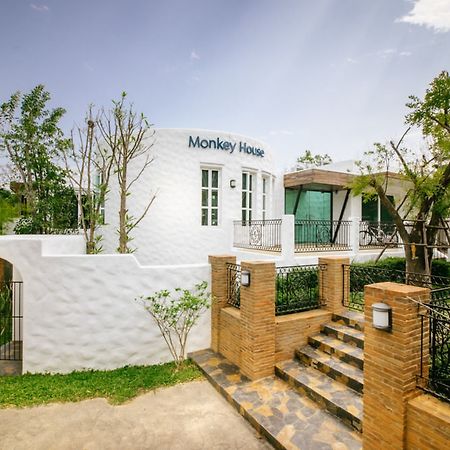 Monkey House Hotel Chiang Mai Bagian luar foto