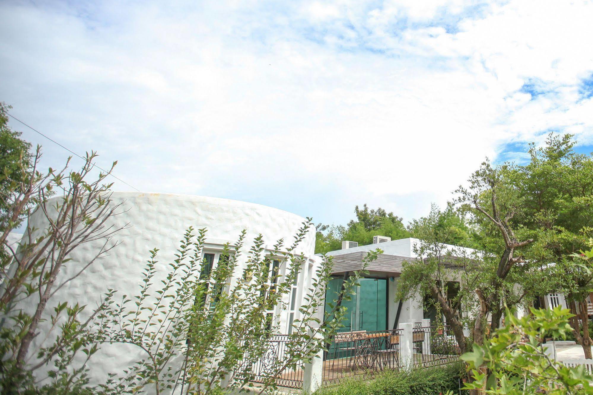 Monkey House Hotel Chiang Mai Bagian luar foto