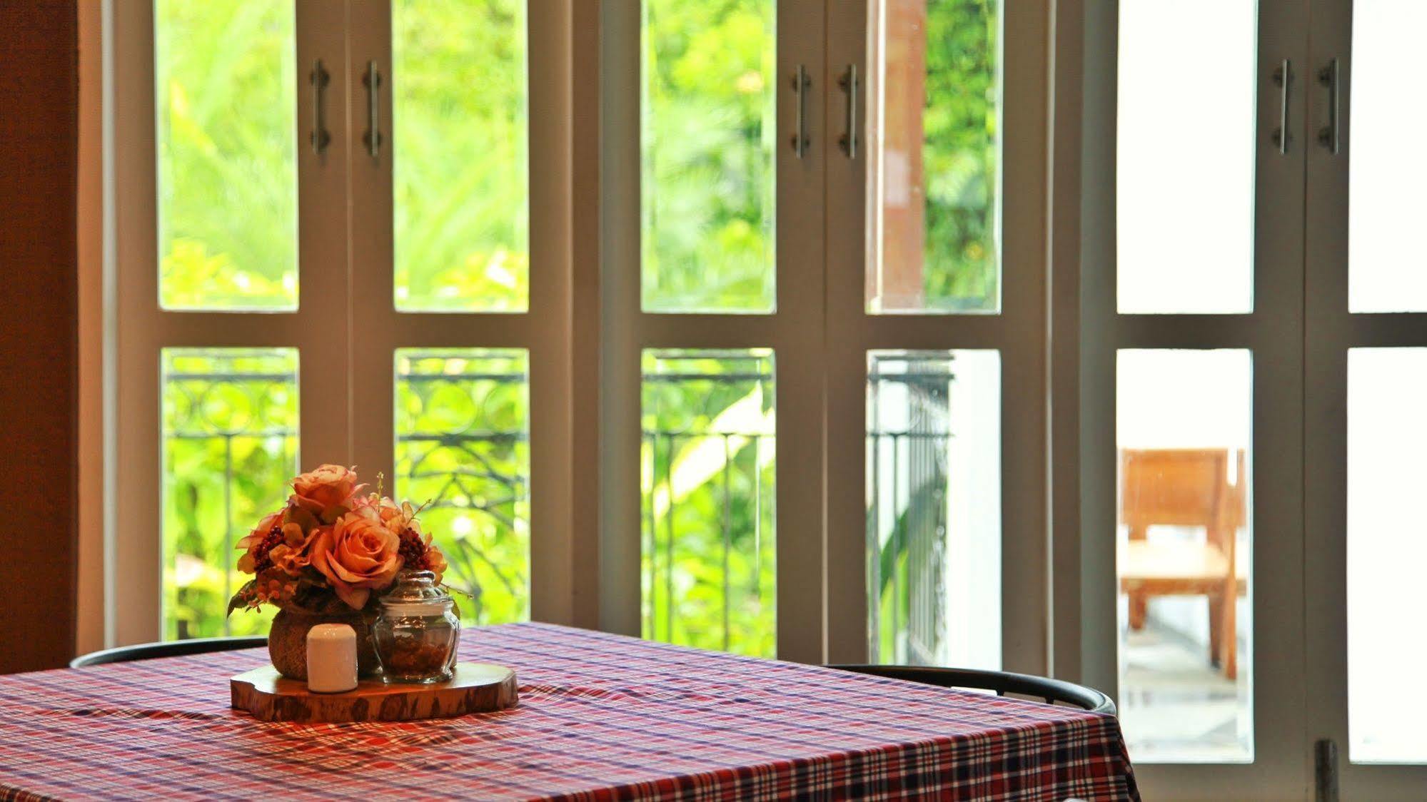 Monkey House Hotel Chiang Mai Bagian luar foto