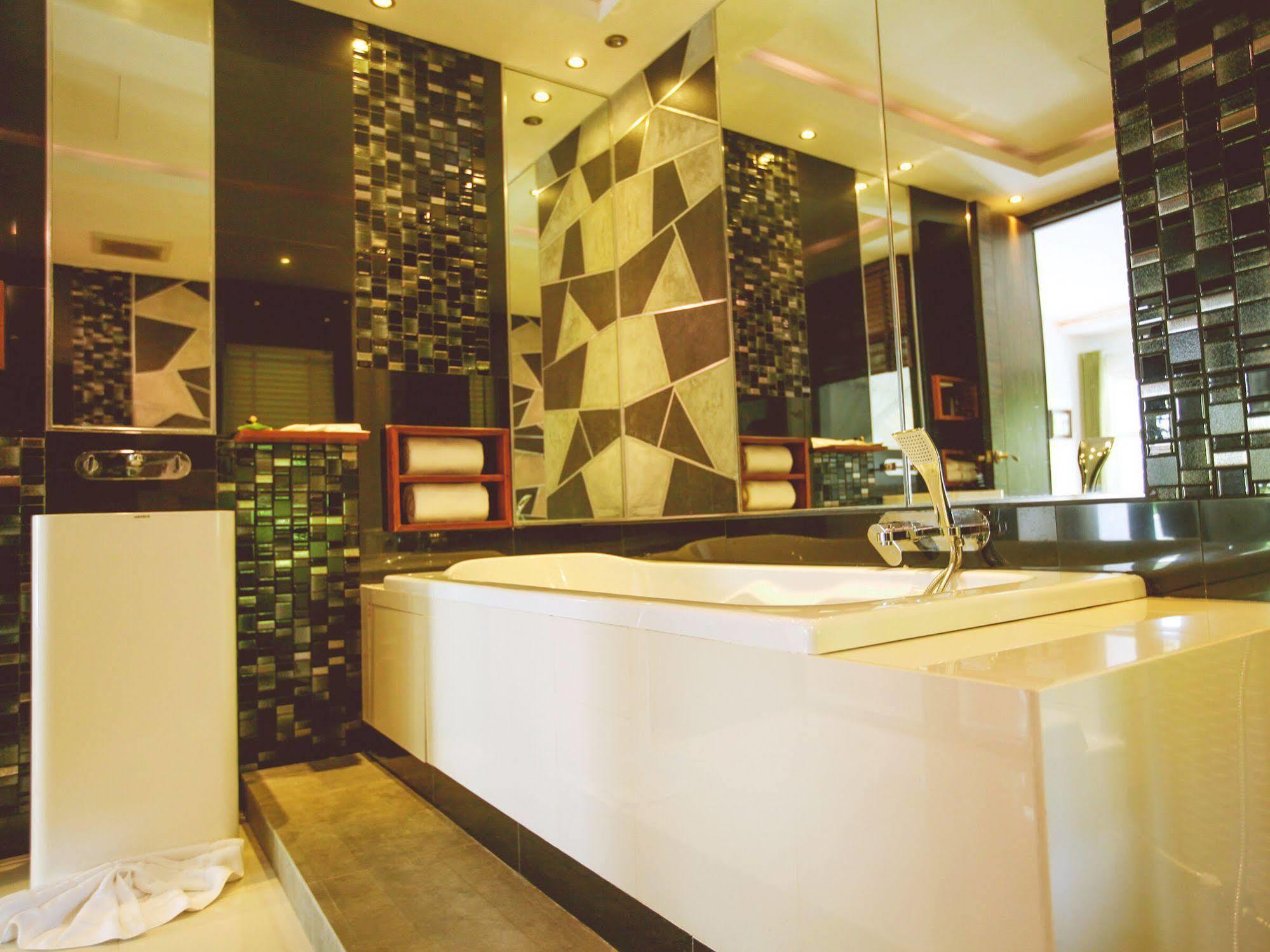 Monkey House Hotel Chiang Mai Bagian luar foto
