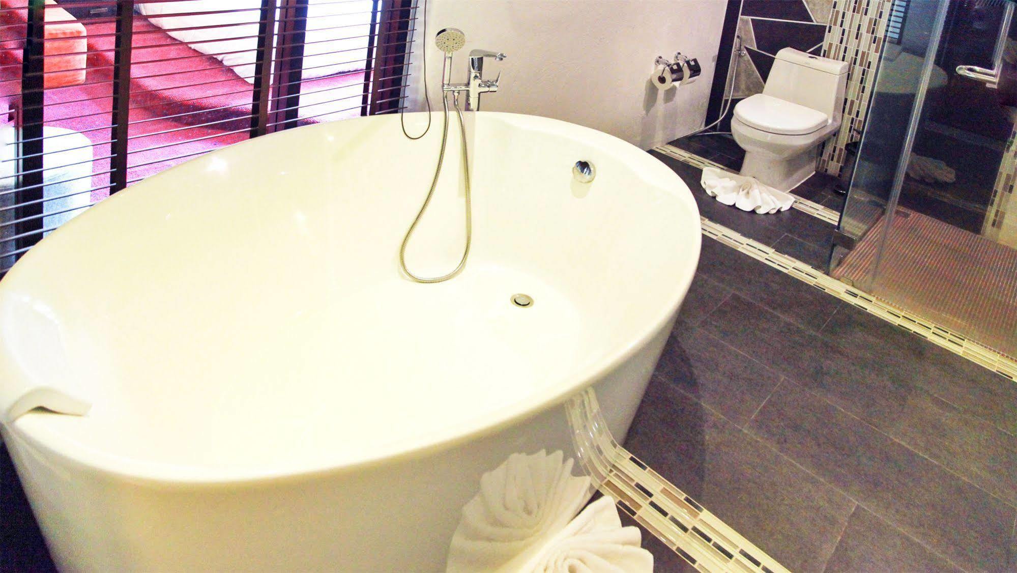 Monkey House Hotel Chiang Mai Bagian luar foto