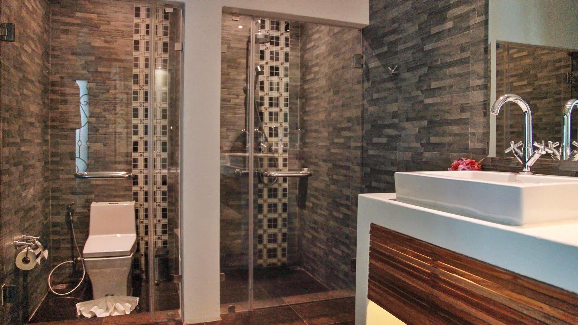 Monkey House Hotel Chiang Mai Bagian luar foto