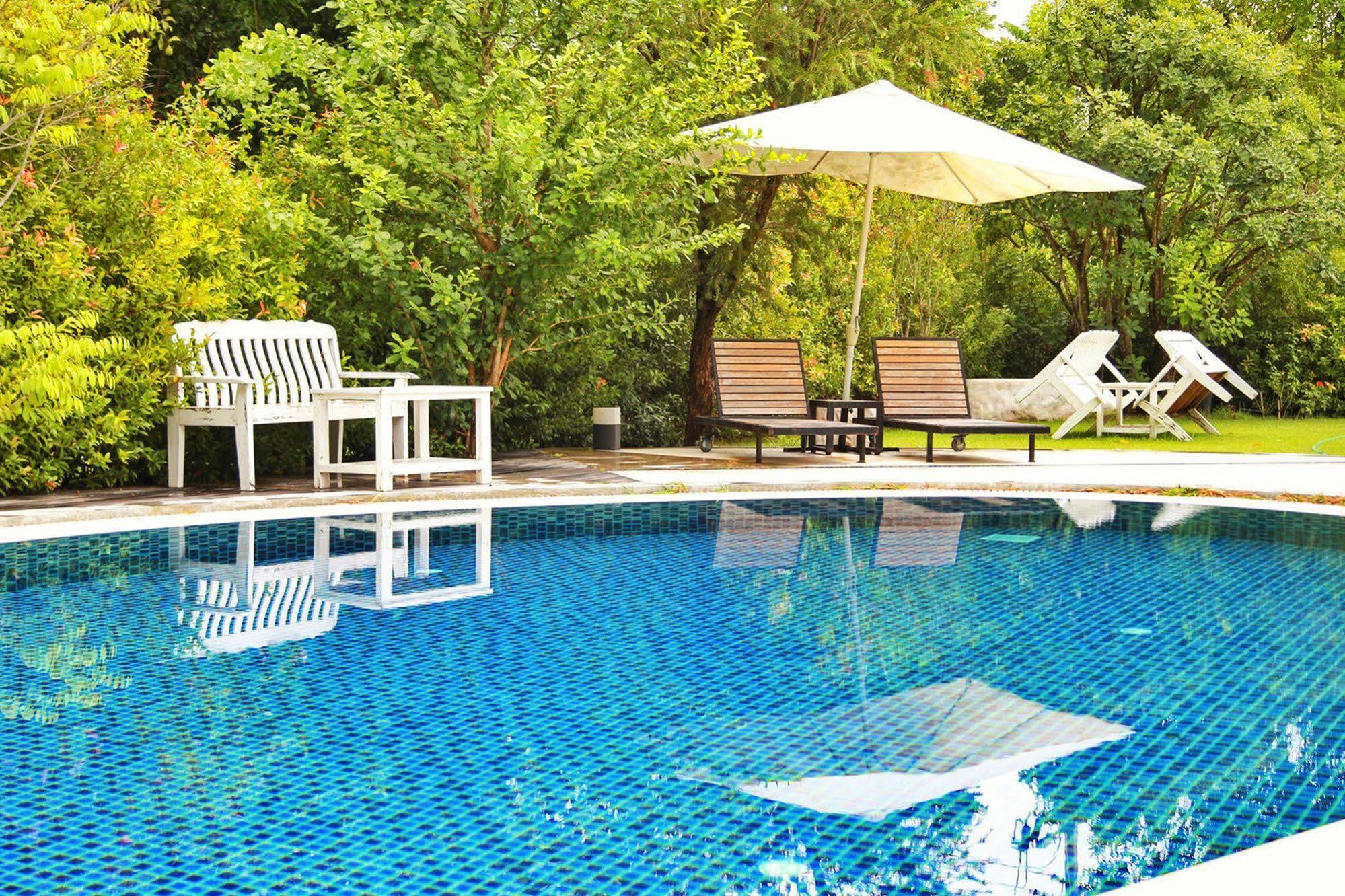 Monkey House Hotel Chiang Mai Bagian luar foto