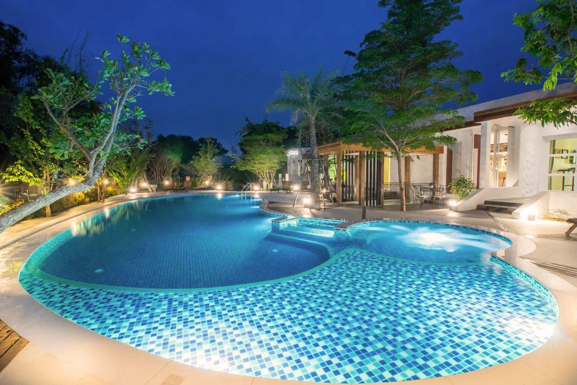 Monkey House Hotel Chiang Mai Bagian luar foto